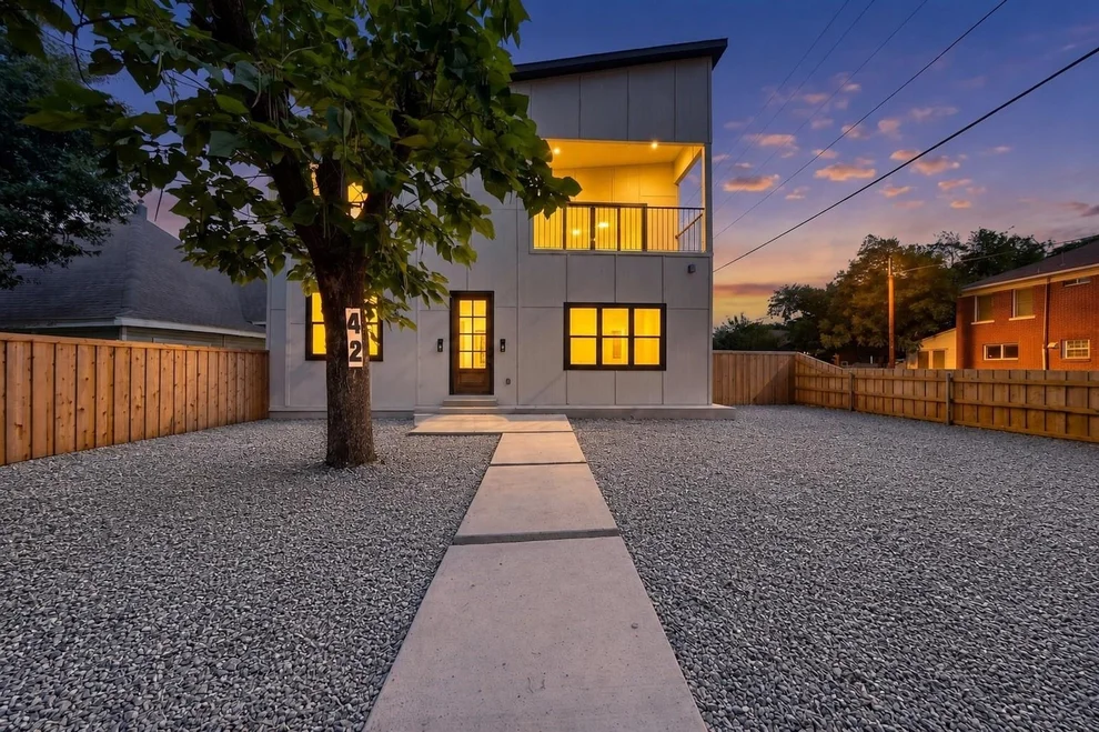 Unit for sale at 427 E 9th Street, Dallas, TX 75203