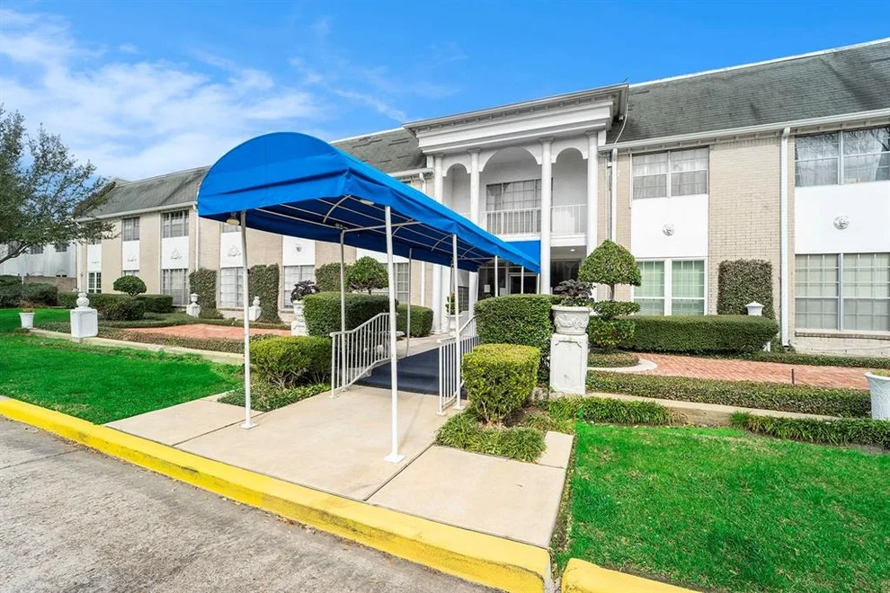 Unit for sale at 2700 Bellefontaine Street, Houston, TX 77025