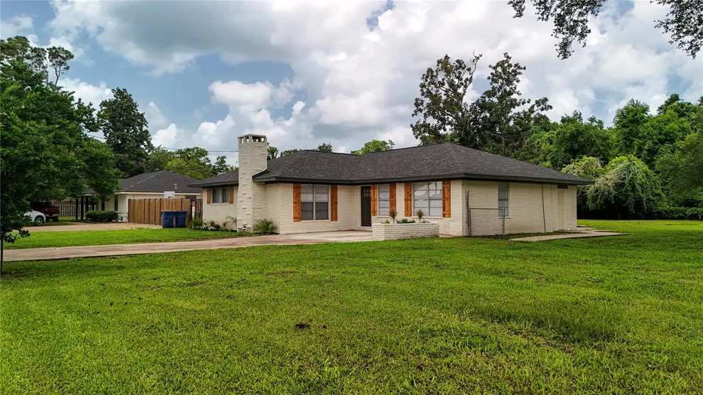 Unit for sale at 223 Lee Avenue, Jones Creek, TX 77541