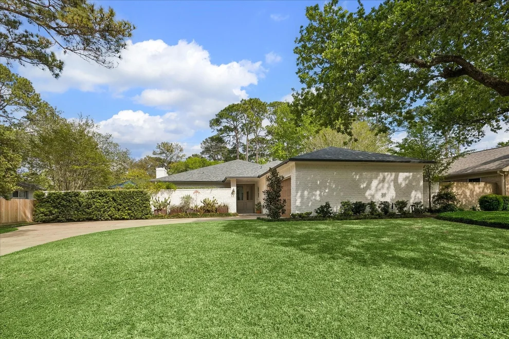Unit for sale at 1715 Briarpark Drive, Houston, TX 77042