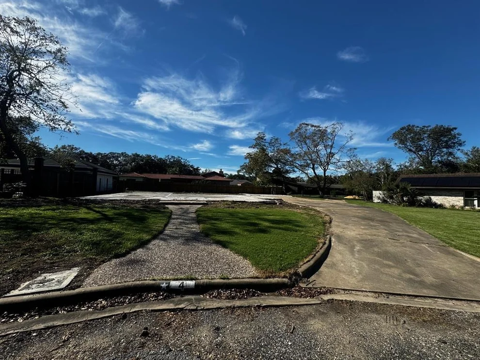 Unit for sale at 4 Shadow Lane, Bay City, TX 77414