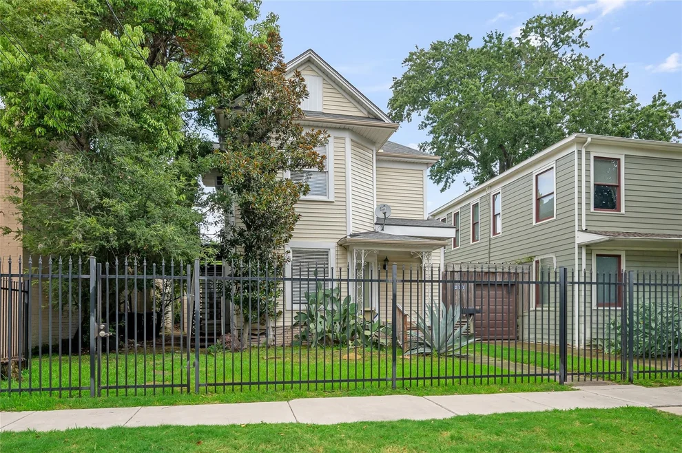 Unit for sale at 211 Emerson Street, Houston, TX 77006