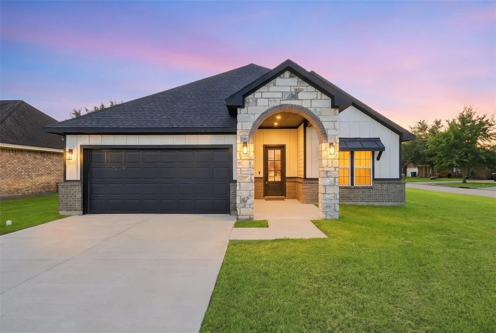 Unit for sale at 36 Prairie Oaks Drive, La Marque, TX 77510