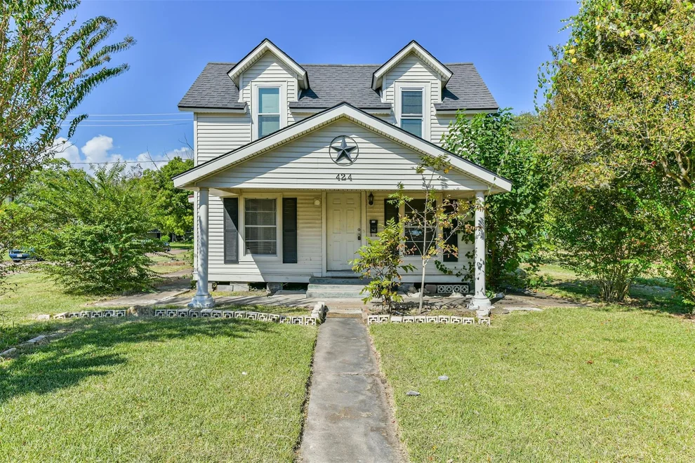 Unit for sale at 424 S Broadway Street, La Porte, TX 77571