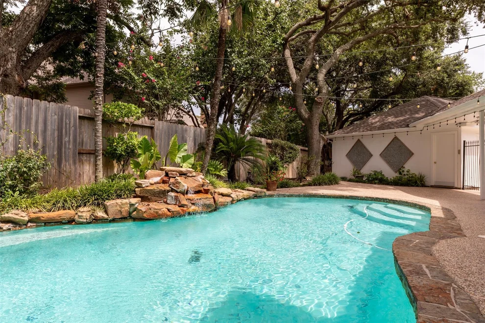 Unit for sale at 14 Sterling Court, Sugar Land, TX 77479