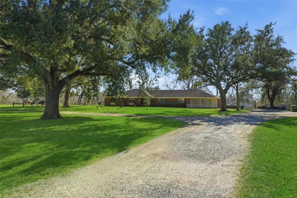 Unit for sale at 1111 Edgewood Drive, Richmond, TX 77406
