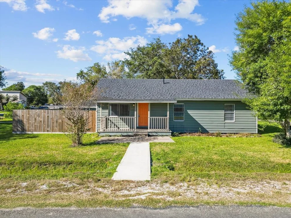 Unit for sale at 2202 7th Avenue N, Texas City, TX 77590