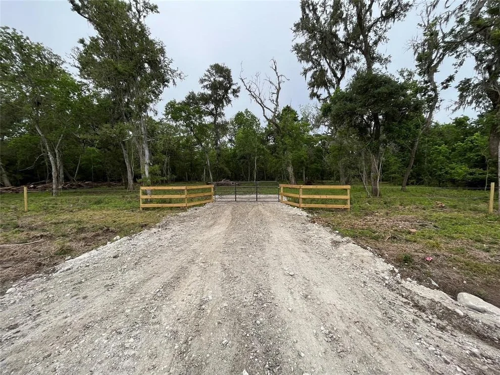 Unit for sale at 2872 Brazoria County Road, Angleton, TX 77515