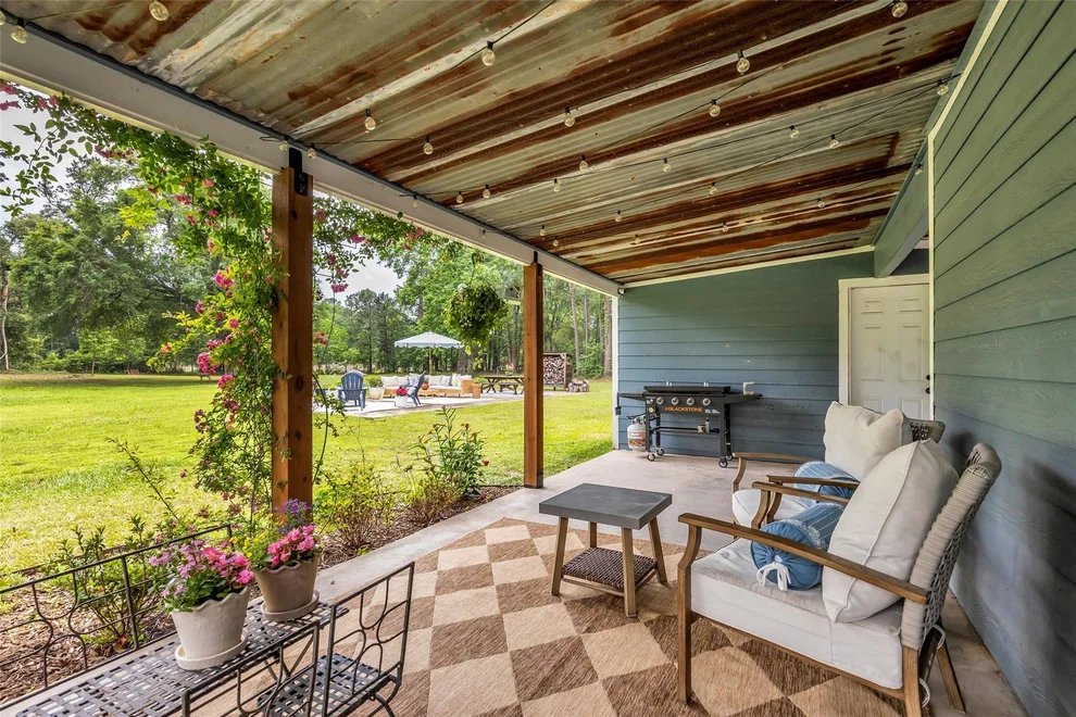 Unit for sale at 261 S Oakridge Drive, Cleveland, TX 77328