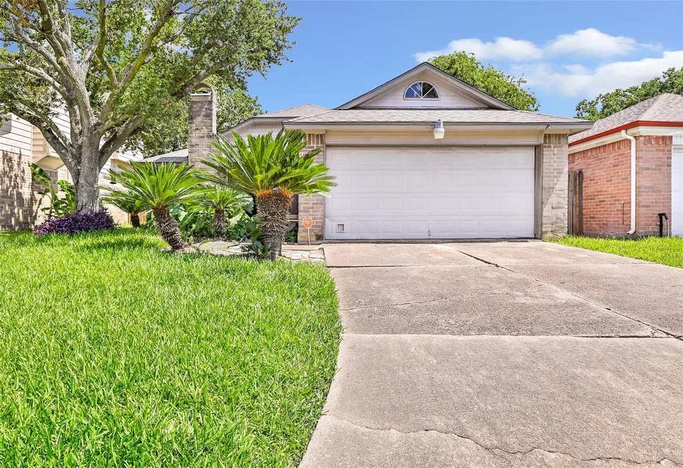 Unit for sale at 13106 Hollowcreek Park Drive, Houston, TX 77082