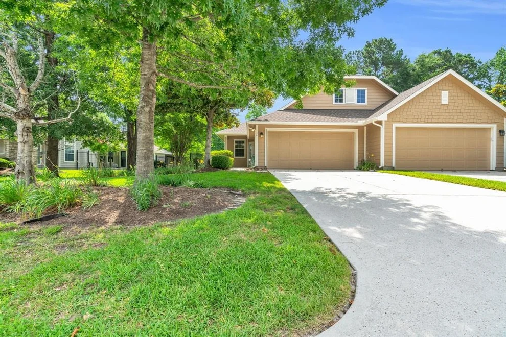 Unit for sale at 14 Fitzroy Place, Conroe, TX 77384