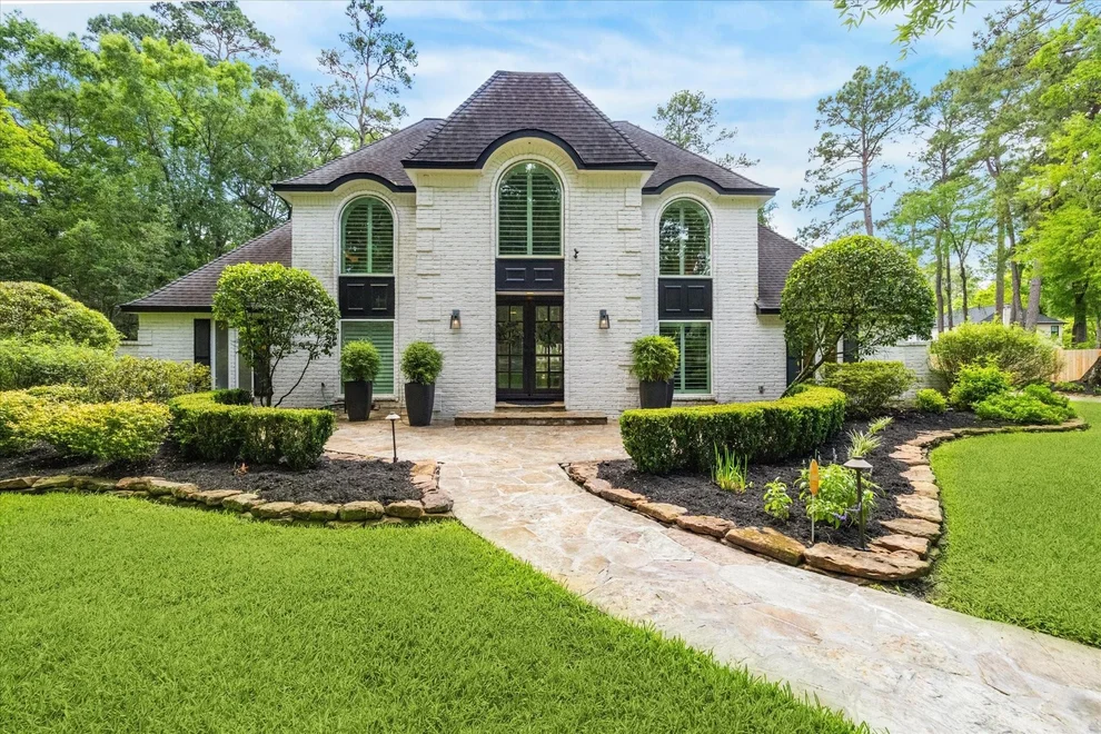Unit for sale at 2910 Royal Circle Drive, Kingwood, TX 77339