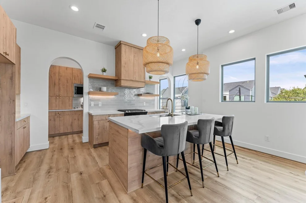 Unit for sale at 1122 W 17th Street, Houston, TX 77008