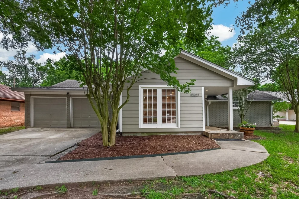 Unit for sale at 10807 Oasis Drive, Houston, TX 77096