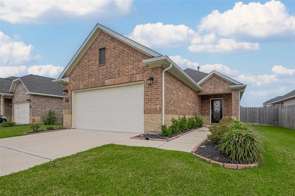 Unit for sale at 31334 Black Forest Crossing, Fulshear, TX 77441