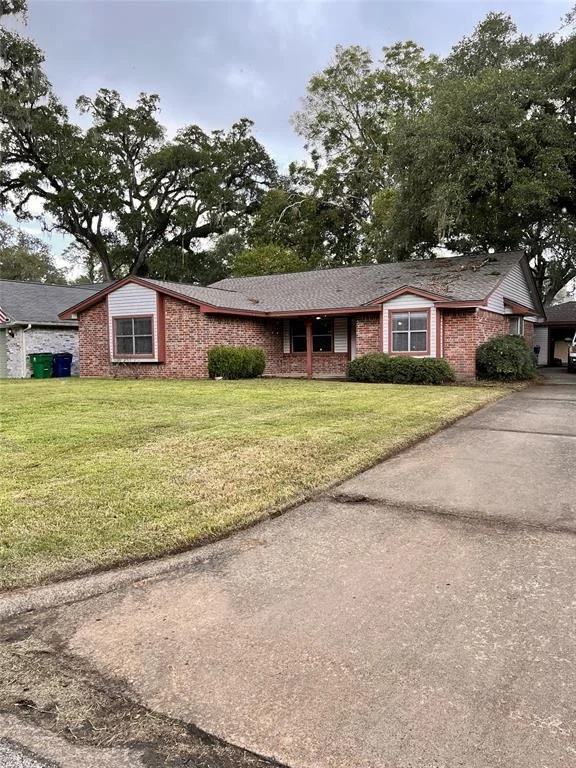 Unit for sale at 237 Canterbury Drive, West Columbia, TX 77486