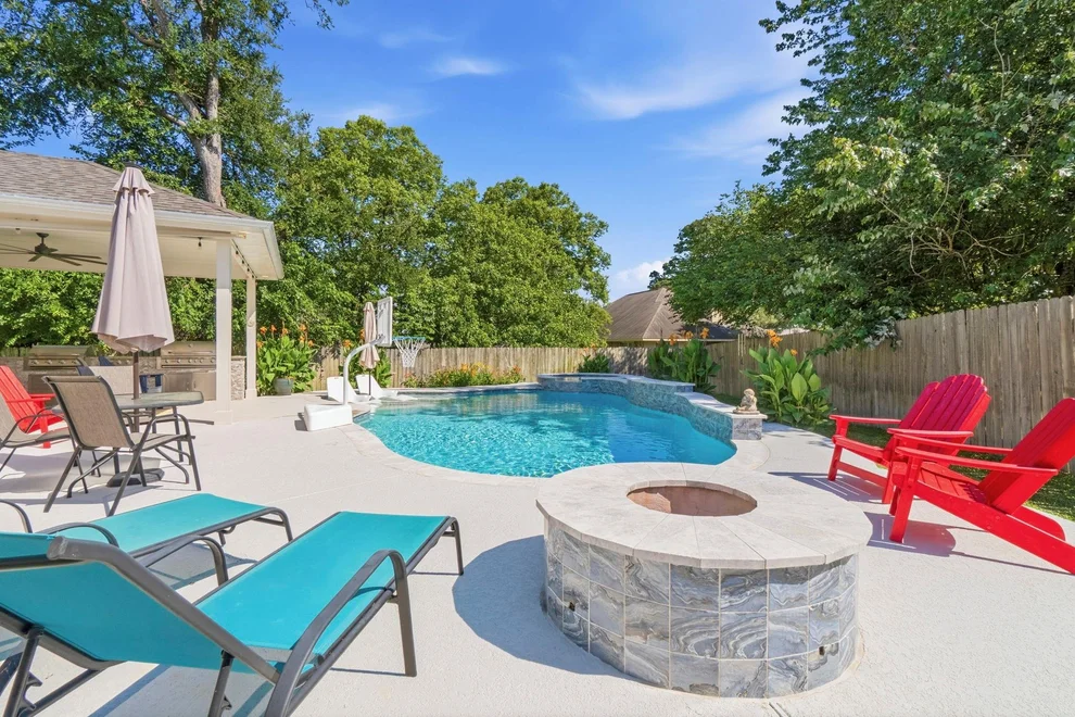 Unit for sale at 10802 Windswept, Montgomery, TX 77356
