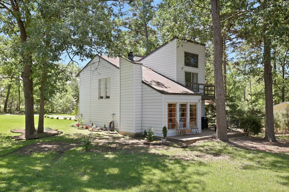Unit for sale at 141 N Pine Harbour Drive, Coldspring, TX 77331