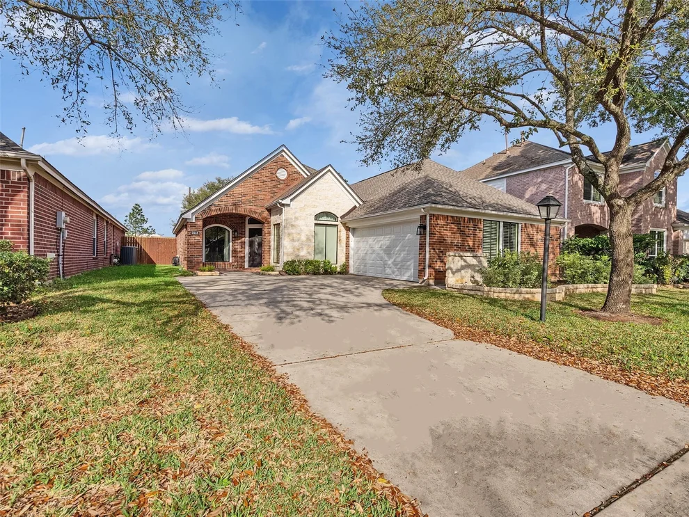 Unit for sale at 3518 Shadowwalk Drive, Houston, TX 77082