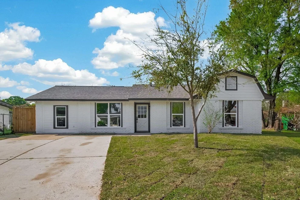 Unit for sale at 118 W Doverfield Drive, Houston, TX 77037