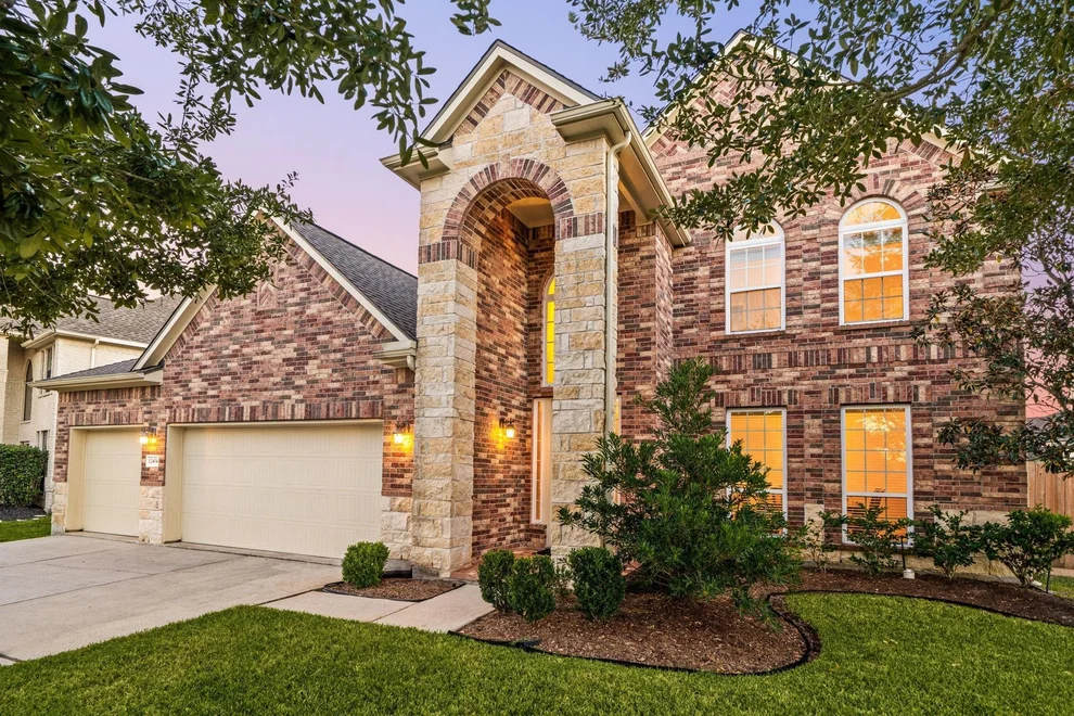 Unit for sale at 12404 Winebrook Drive, Pearland, TX 77584