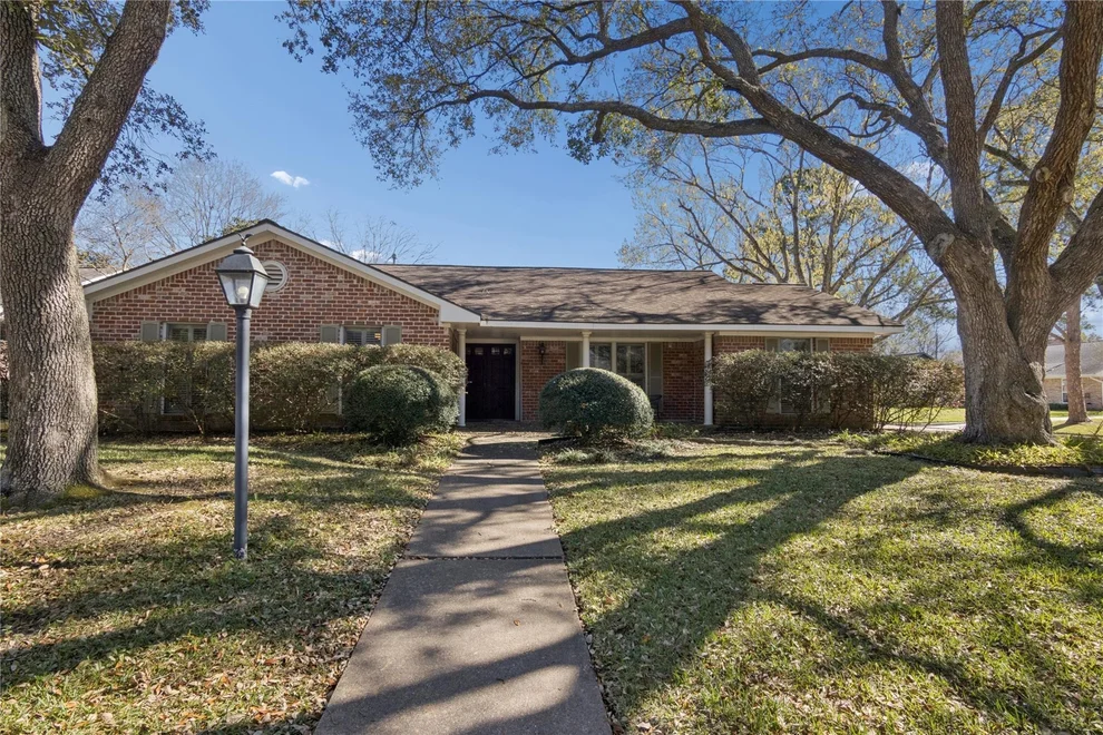 Unit for sale at 18335 Hereford Lane, Nassau Bay, TX 77058