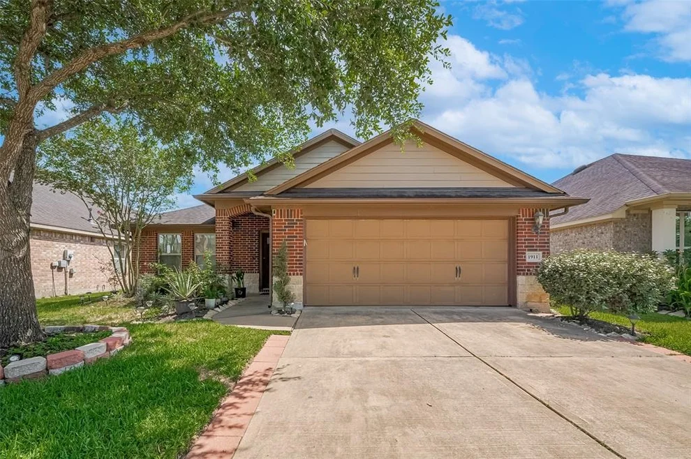 Unit for sale at 1911 Cadbury Castle Lane, Fresno, TX 77545