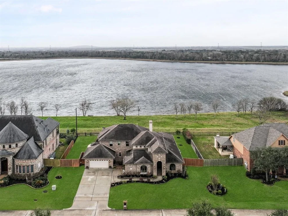 Unit for sale at 2320 Lakeway Drive, Friendswood, TX 77546