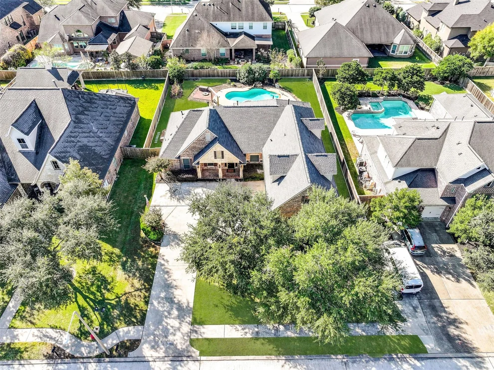 Unit for sale at 612 Northfield Drive, Friendswood, TX 77546