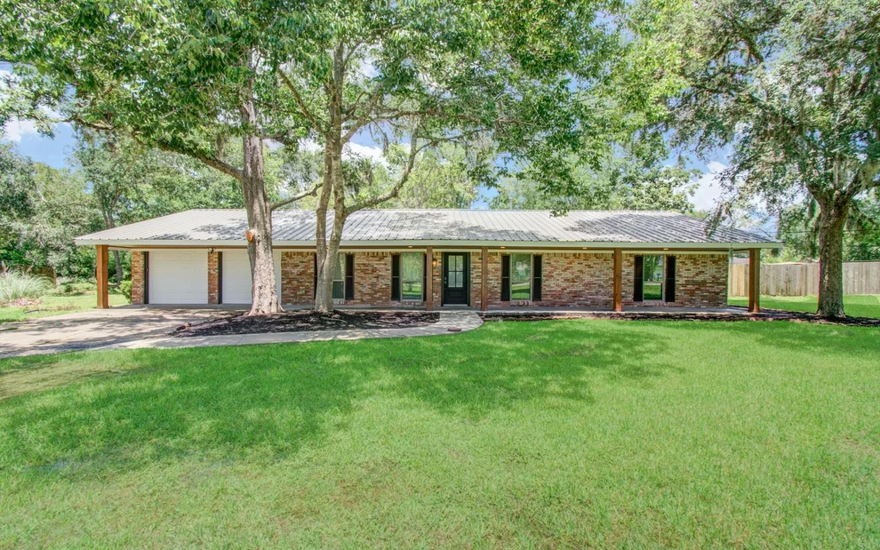 Unit for sale at 6930 S Oak Bend Drive, Alvin, TX 77511