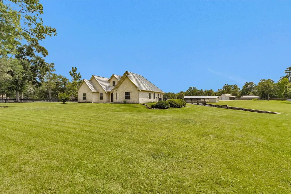 Unit for sale at 11426 Willis Waukegan Road, Conroe, TX 77303