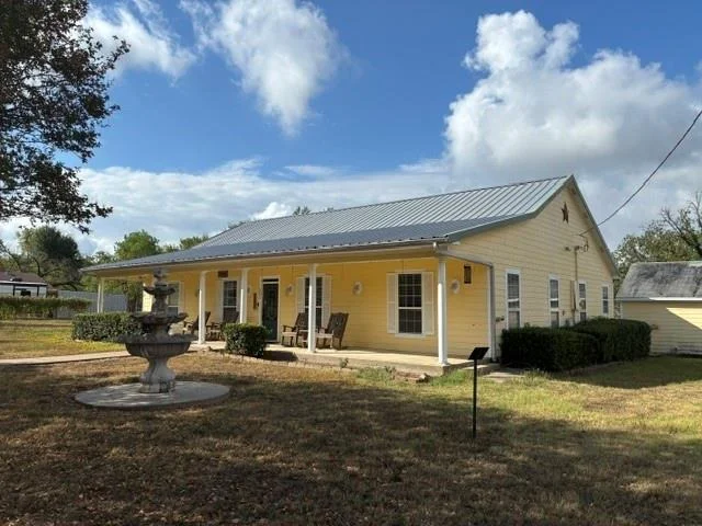 Unit for sale at 301 Beech Street, Calvert, TX 77837