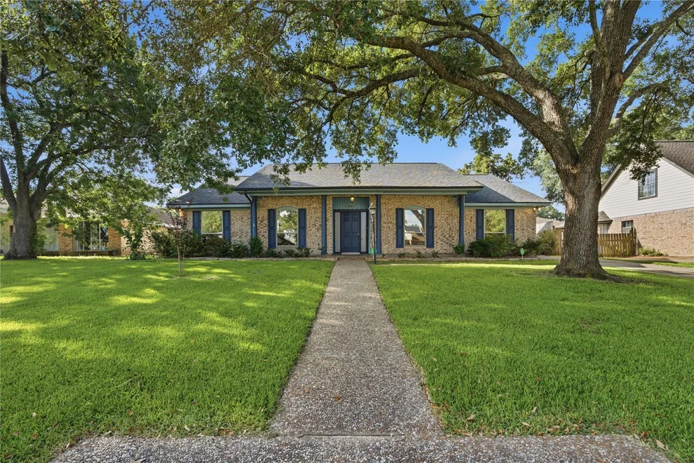 Unit for sale at 1909 Rampart Street, League City, TX 77573