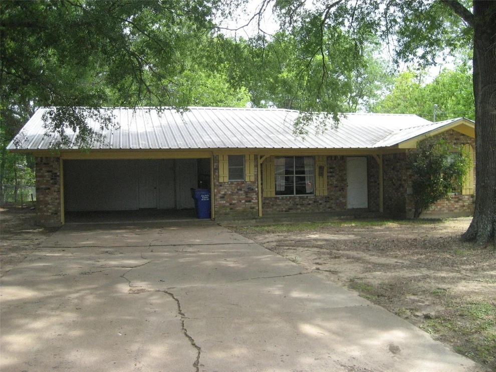 Unit for sale at 108 Briar Lane, Crockett, TX 75835