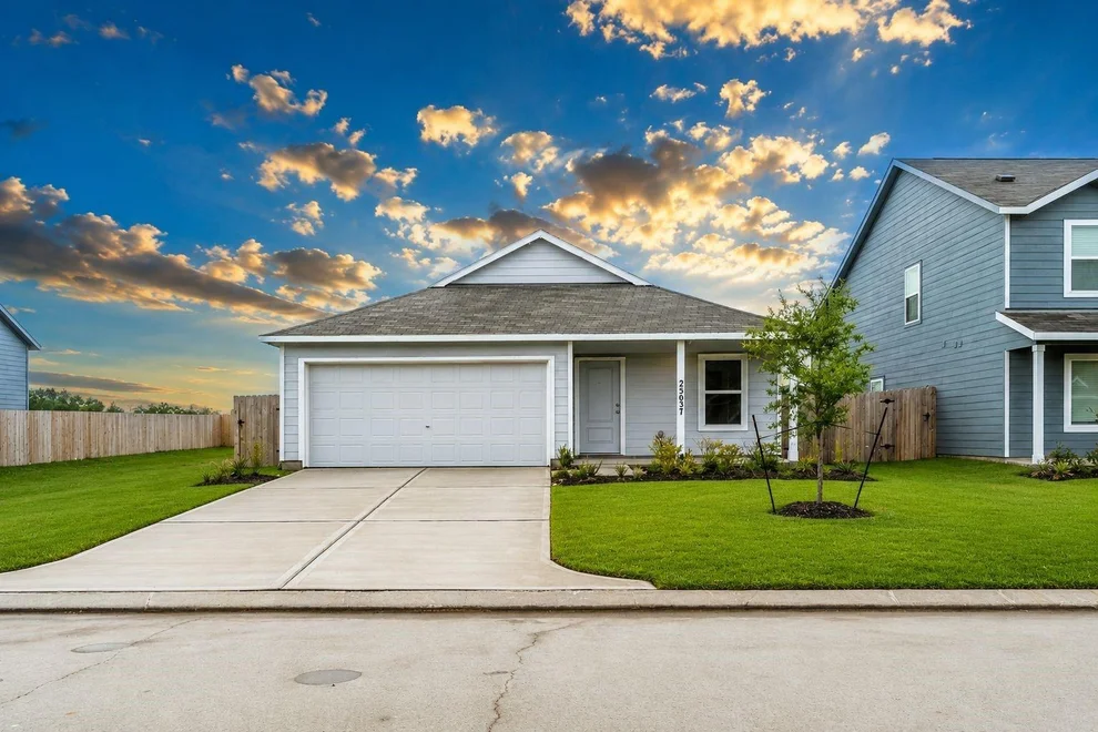 Unit for sale at 25637 Rose Creek Drive, Cleveland, TX 77328