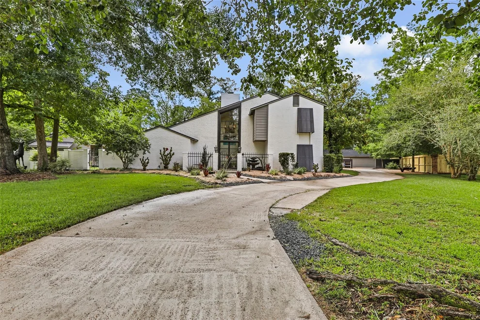 Unit for sale at 20 Little John Lane, Dayton, TX 77535