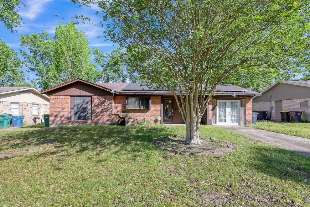 Unit for sale at 807 Dr Martin Luther King Jr Place N, Conroe, TX 77301