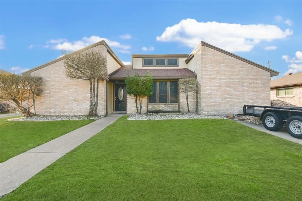 Unit for sale at 405 Valley Brook Drive, La Porte, TX 77571