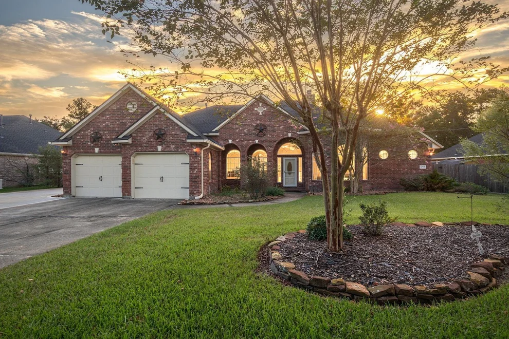 Unit for sale at 32510 Riverwood Drive, Magnolia, TX 77354