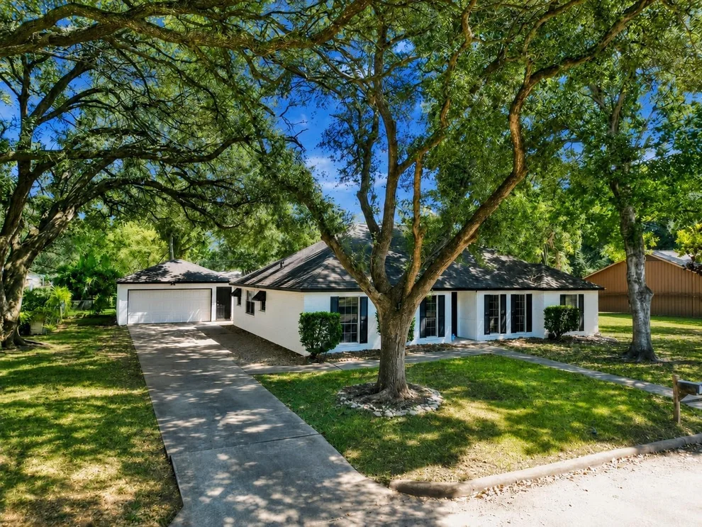 Unit for sale at 1215 Briar Lane, Wharton, TX 77488