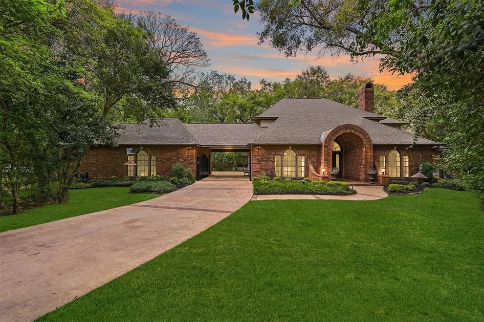Unit for sale at 206 Stanley Court, Friendswood, TX 77546