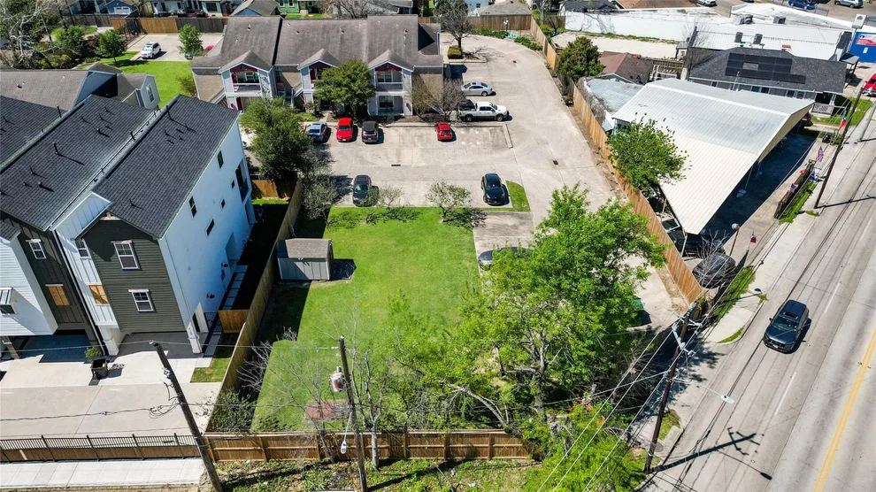 Unit for sale at 4501 N Main Street, Houston, TX 77009