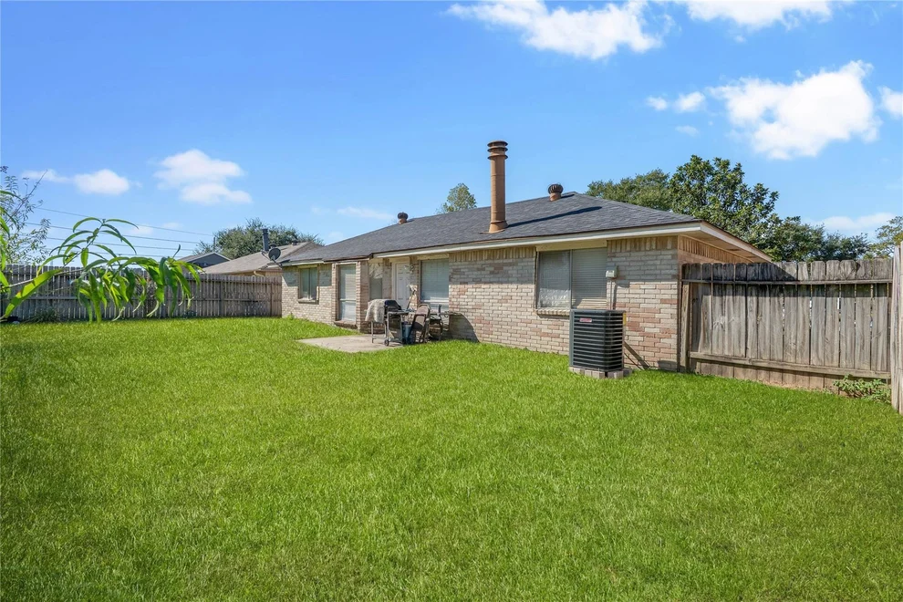 Unit for sale at 518 Northlawn Drive, Houston, TX 77073