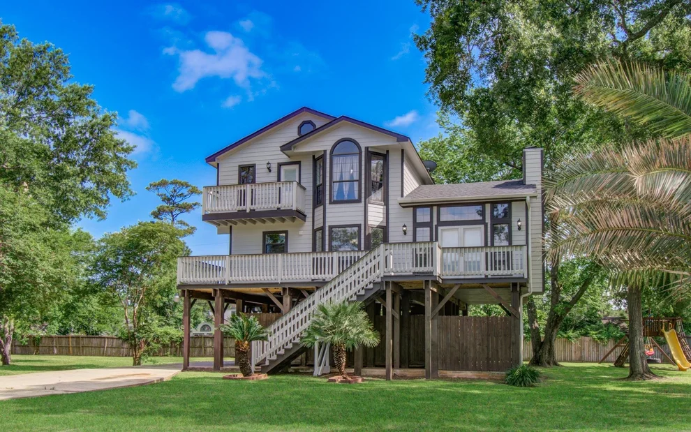 Unit for sale at 619 Shadylawn Street, Shoreacres, TX 77571