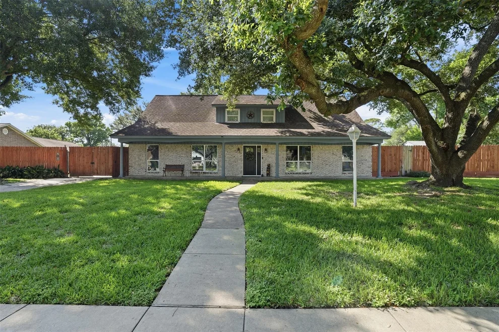 Unit for sale at 15721 Juneau Ln, Houston, TX 77040