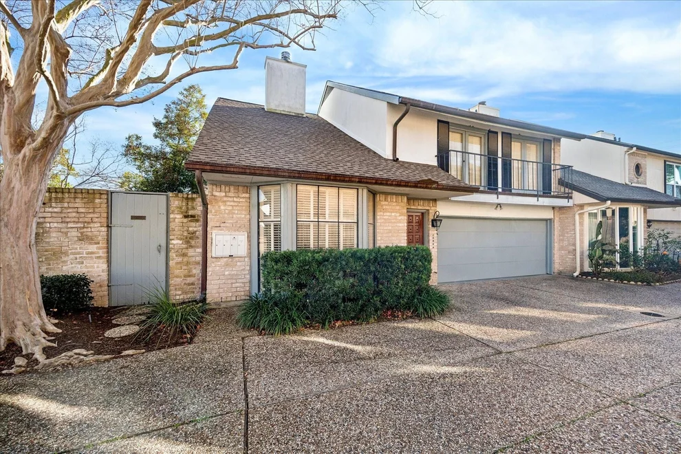 Unit for sale at 2006 Potomac Drive, Houston, TX 77057
