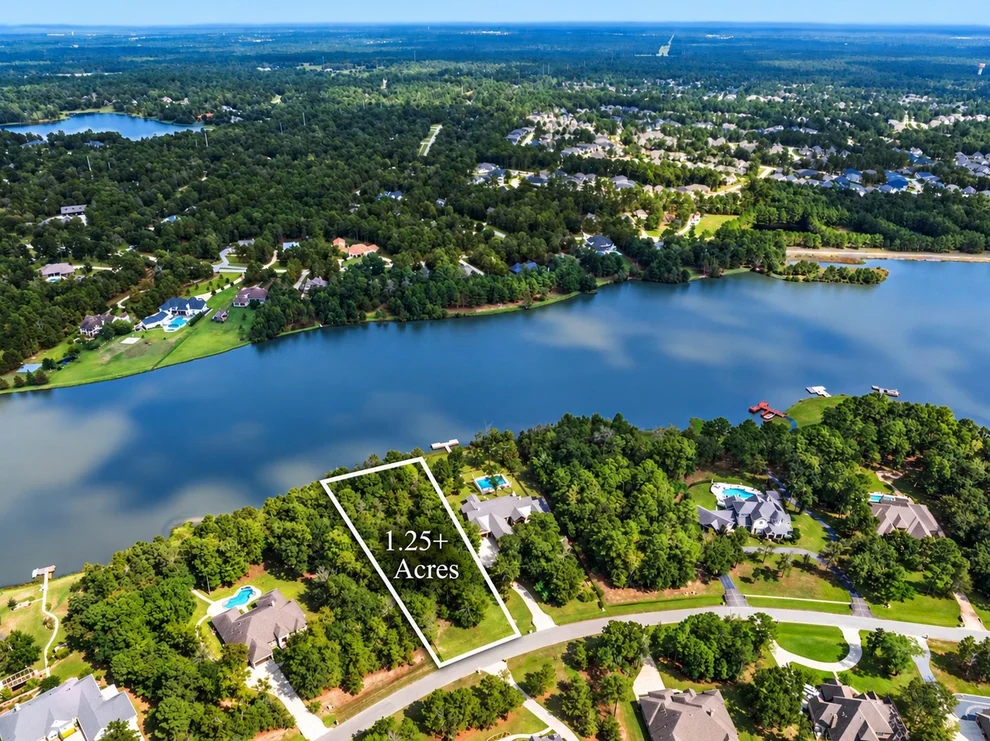 Unit for sale at 236 Lakeside Hills Drive, Montgomery, TX 77316