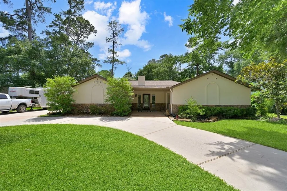 Unit for sale at 13111 Oak Plaza Drive, Cypress, TX 77429