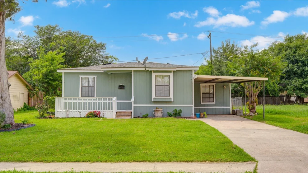 Unit for sale at 127 Huisache Street, Lake Jackson, TX 77566