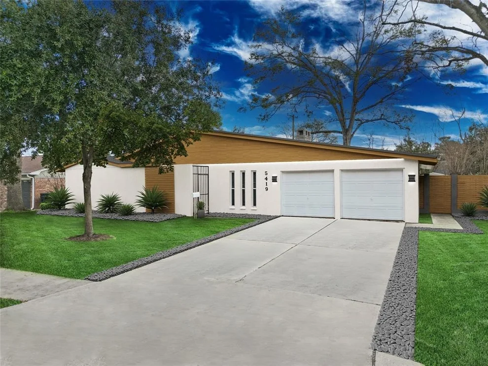 Unit for sale at 5419 Saxon Drive, Houston, TX 77092